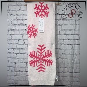 🆕 Nicole Miller Pink Snowflake Throw ❄️